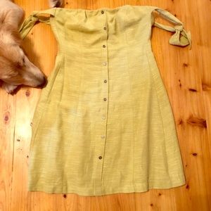 Like green strapless dress